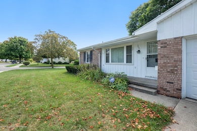 3601 Sandhurst Dr, Lansing, MI 48911 - photo 5