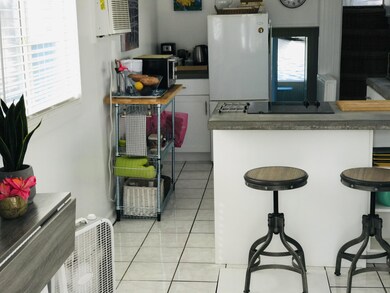 Counter/fridge