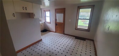 1048 Chestnut St unit 1050, Franklin, PA 16323 - photo 5