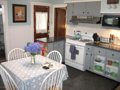 516 Miles Ave, Olyphant, PA 18447 - photo 4