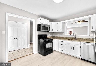 106 W Locust St, Occoquan, VA 22125 - photo 4