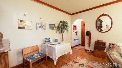 317 E Ave D 16X9-6
