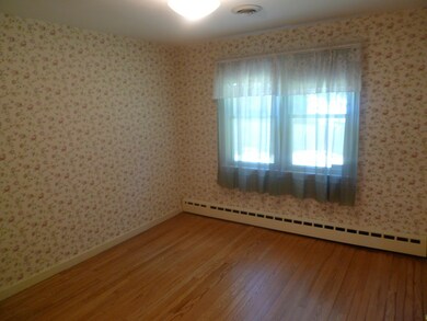 297 Roosevelt Ave, Springfield, MA 01118 - photo 6