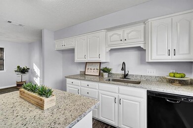 1004 Indian Ridge Dr, Denton, TX 76205 - photo 6