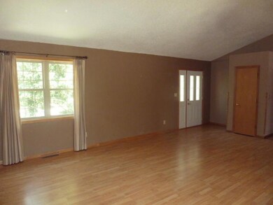 1315 10th St SW, Jamestown, ND 58401 - photo 4