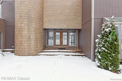 4033 Fox Lake Dr, Bloomfield Hills, MI 48302 - photo 3