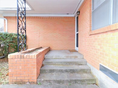 1713 Crescent St, Denton, TX 76201 - photo 4