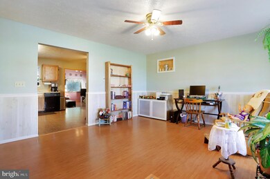 1525 Mark Dr, Chambersburg, PA 17201 - photo 5