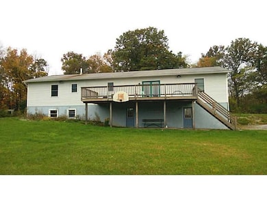 Patio/Deck. Large deck for entertaining with fanta