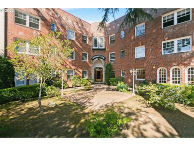 711 NE Randall Ave unit 102, Portland, OR 97232 - photo 2