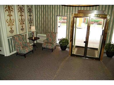 Entry/Foyer.