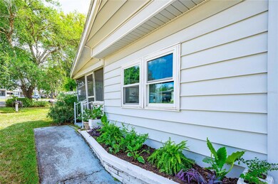 6207 Crestview Ln, Zephyrhills, FL 33542 - photo 3