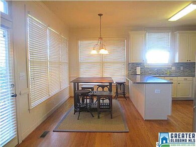 A breakfast nook full of sunshine.  What a wonderf