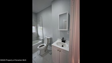 808 1/2 Eynon St, Scranton, PA 18504 - photo 3