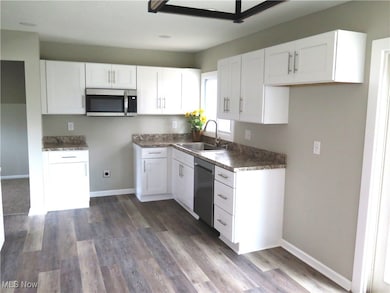 2306 Lincoln Dr, Lorain, OH 44052 - photo 2