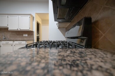 748 Desert Sage Dr, Horizon City, TX 79928 - photo 4