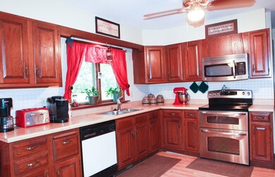 2510 Rownd St, Cedar Falls, IA 50613 - photo 4