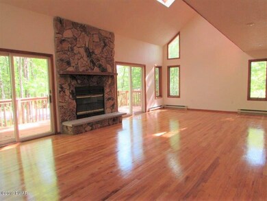802 Round up Ct, Hawley, PA 18428 - photo 5