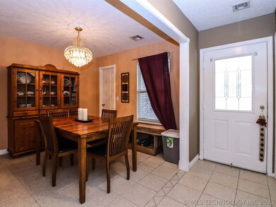 9376 S 258th East Place, Broken Arrow, OK 74014 - photo 2