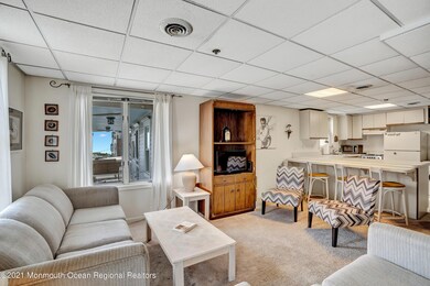 16 Surf living room 1