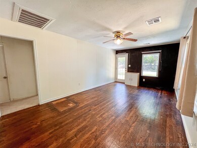 904 S Johnston St, Ada, OK 74820 - photo 5