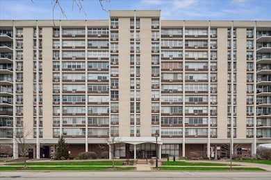 Lombard Tower unit 2E, Lombard, IL 60148 - photo 2