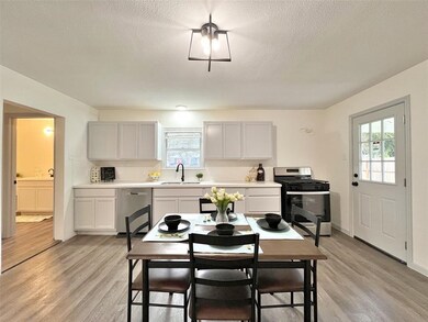 3213 12th St, Bay City, TX 77414 - photo 5