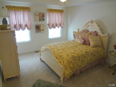 1814 Merlot Dr, Easton, PA 18045 - photo 7