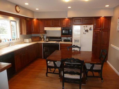 Kitchen Eat in