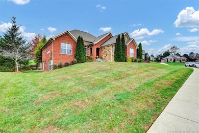 1015 Charlet Ridge Dr, Floyds Knobs, IN 47119 - photo 4