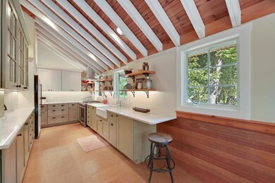 03_47104PineAvenue_5_Kitchen_HiRes