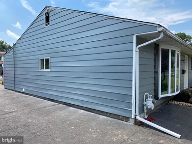 932 Rozel Ave, Southampton, PA 18966 - photo 4