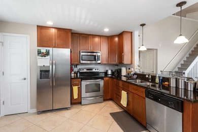 Full Kitchen & Pantry