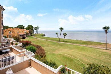 10 Players Club with Bay Views