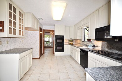 9535 Kindletree Dr, Houston, TX 77040 - photo 5