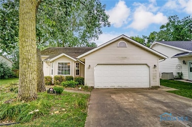 813 N Hill Trail, Findlay, OH 45840 - photo 2