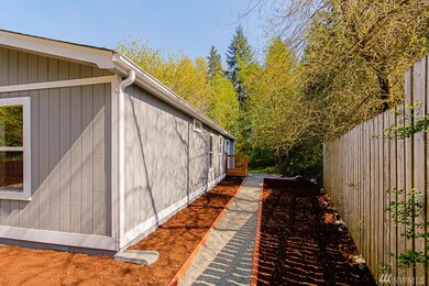 811 Tipsoo Loop S, Rainier, WA 98576 - photo 7