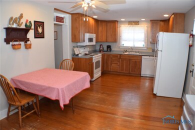 606 W Main St, Woodville, OH 43469 - photo 7