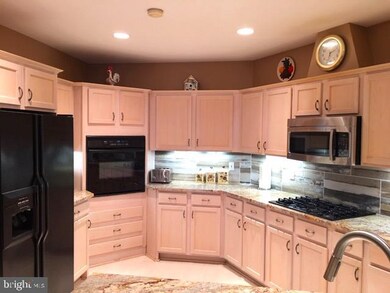 658 Live Oak Dr unit FIRST FLOOR, McLean, VA 22101 - photo 5