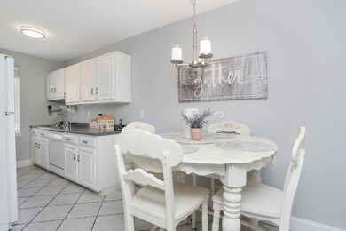 Eat-in Kitchen