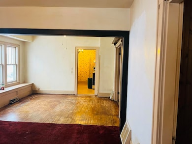 821 W 6th Ave, Oshkosh, WI 54902 - photo 5