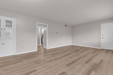 4400 Poplar Ave unit 21, Memphis, TN 38117 - photo 7