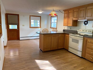 Peninsula with seating