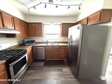 834 Gribbin Ln, Toledo, OH 43612 - photo 4