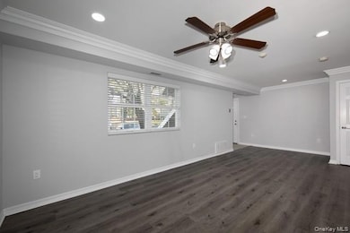 350 Lake Pointe Dr unit 350, Middle Island, NY 11953 - photo 4