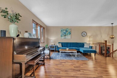 Living room w laminate flooring