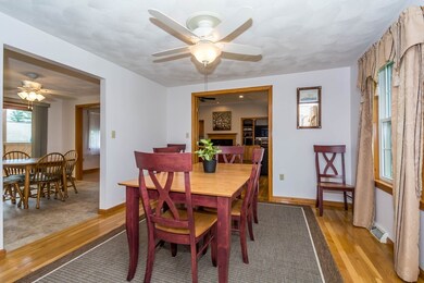 9 Dyer St, North Billerica, MA 01862 - photo 4