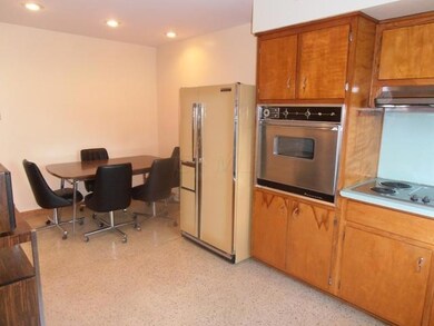 128 N 26th 026