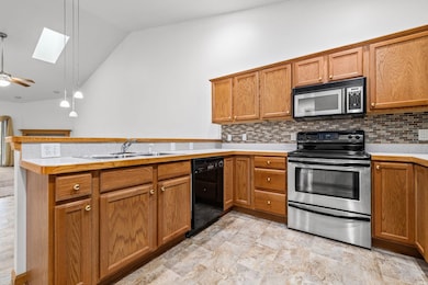 5009 Hidden Pines Ct, Midland, MI 48640 - photo 7