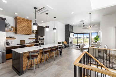 1518 Torrey Pines Road-large-008-039-141